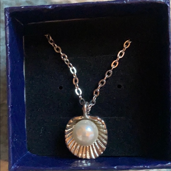 Pearl Shell Necklace - Picture 3 of 3